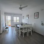 Spacious 3-bed With Stunning Views * Торевьиа