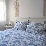 Spacious 3-bed With Stunning Views Апартаменты Торевьиа
