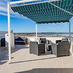 Spacious 3-bed With Stunning Views * Торевьиа
