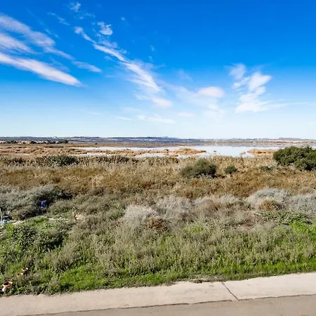Spacious 3-bed With Stunning Views Торевьиа