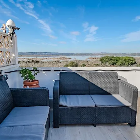 Daire Spacious 3-bed With Stunning Views *
