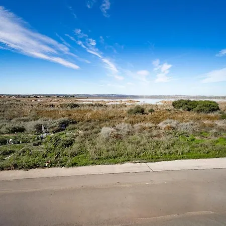 Spacious 3-bed With Stunning Views דירה טורבייחה