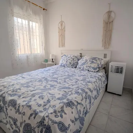 Spacious 3-bed With Stunning Views דירה *