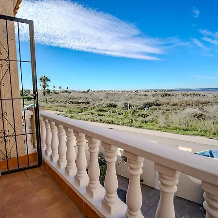 Spacious 3-bed With Stunning Views * تورّيفيِخا