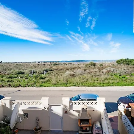 Spacious 3-bed With Stunning Views דירה טורבייחה