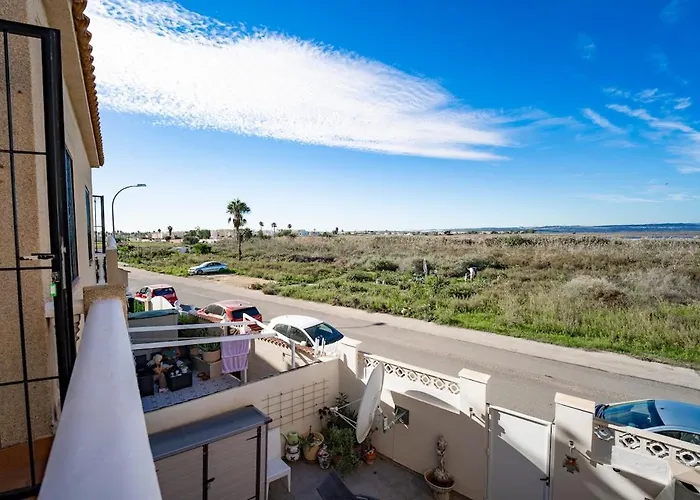 Spacious 3-bed With Stunning Views Διαμέρισμα