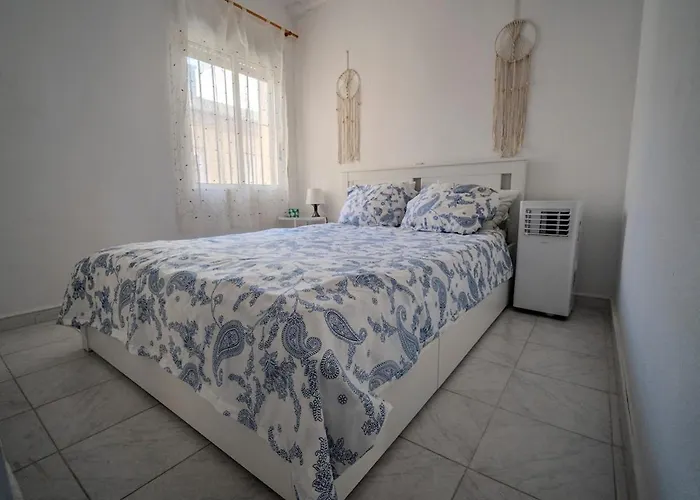 Διαμέρισμα Spacious 3-bed With Stunning Views Τορεβιέχα