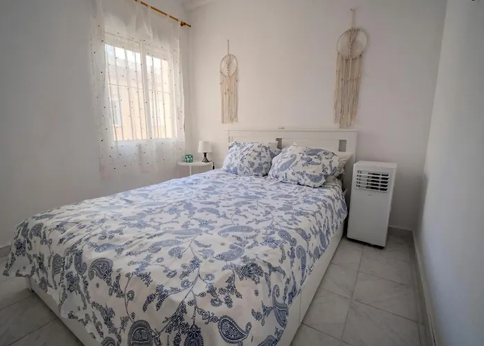 Spacious 3-bed With Stunning Views Lägenhet *