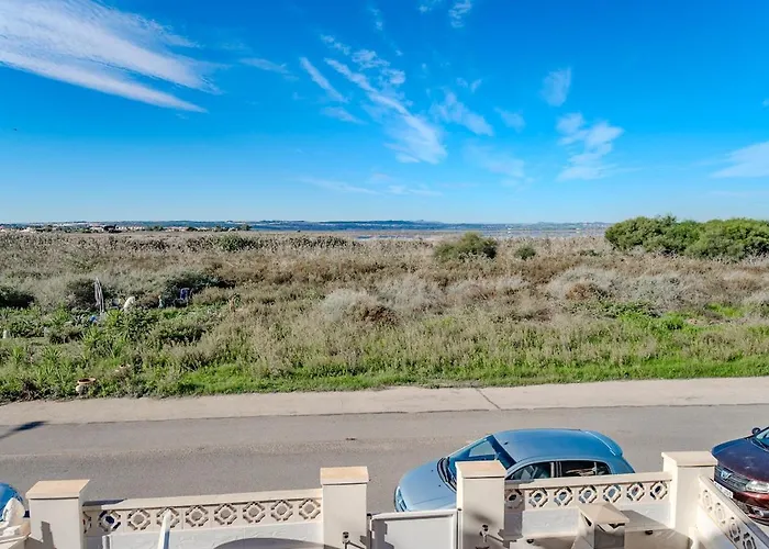 Spacious 3-bed With Stunning Views * Τορεβιέχα