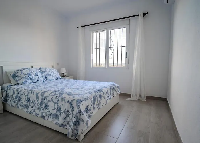 Lägenhet Spacious 3-bed With Stunning Views