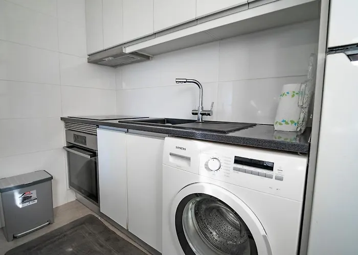 Spacious 3-bed With Stunning Views Lägenhet *