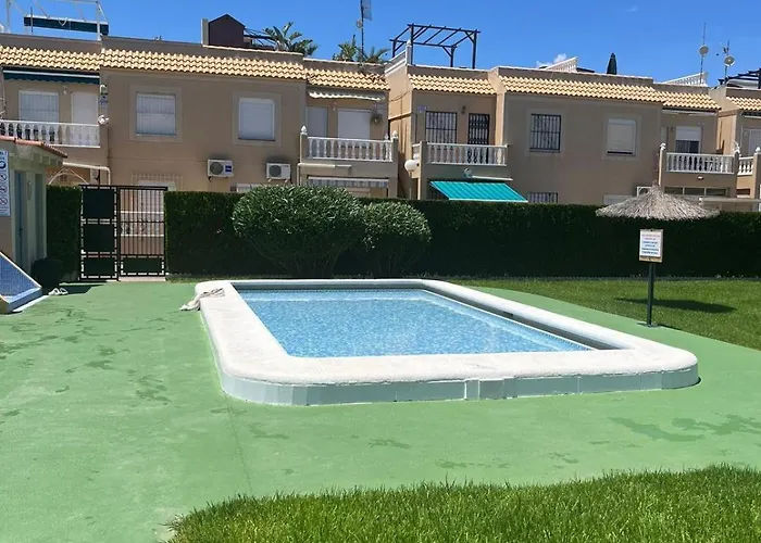 Spacious 3-bed With Stunning Views Lägenhet