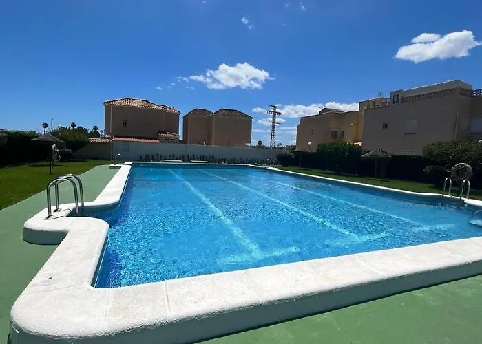 Spacious 3-bed With Stunning Views Apartment *